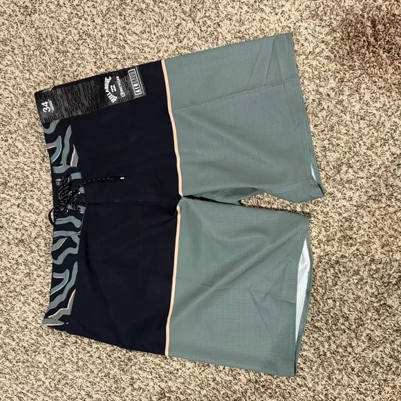 Billabong Black and Green Airlite Patterned Board Shorts - Picture 2 of 7